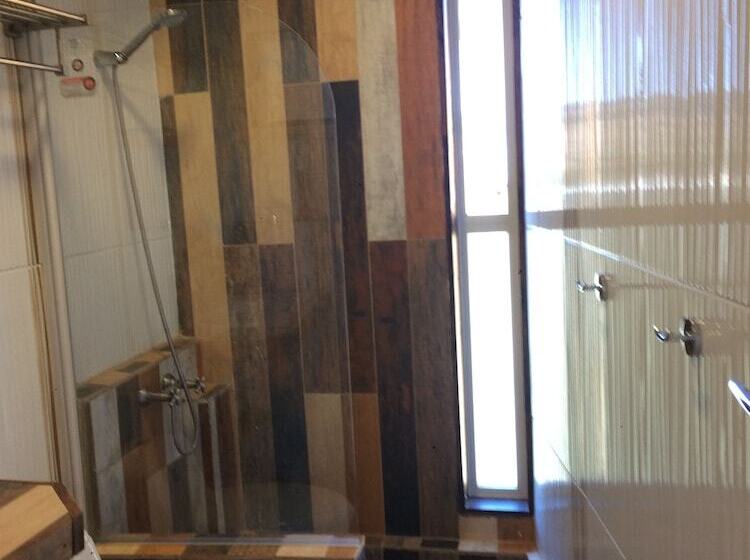 Sirena Insolente Hostel & Suites