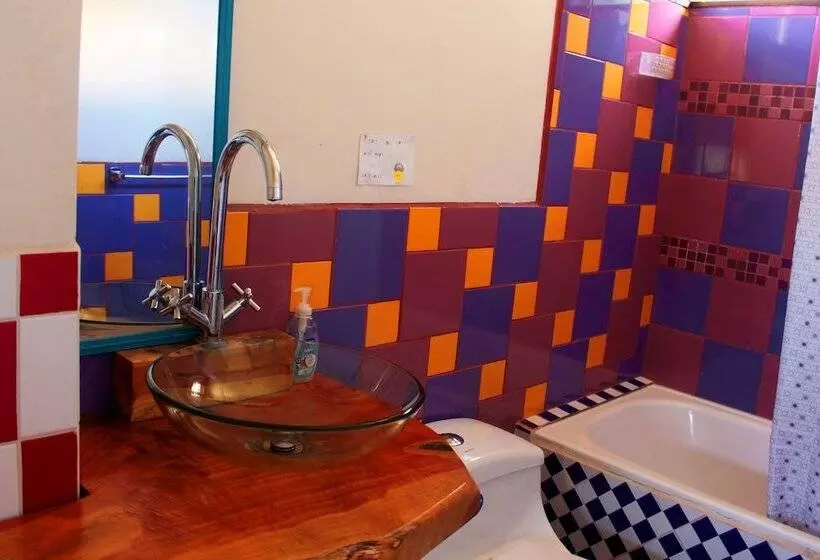 Sirena Insolente Hostel & Suites