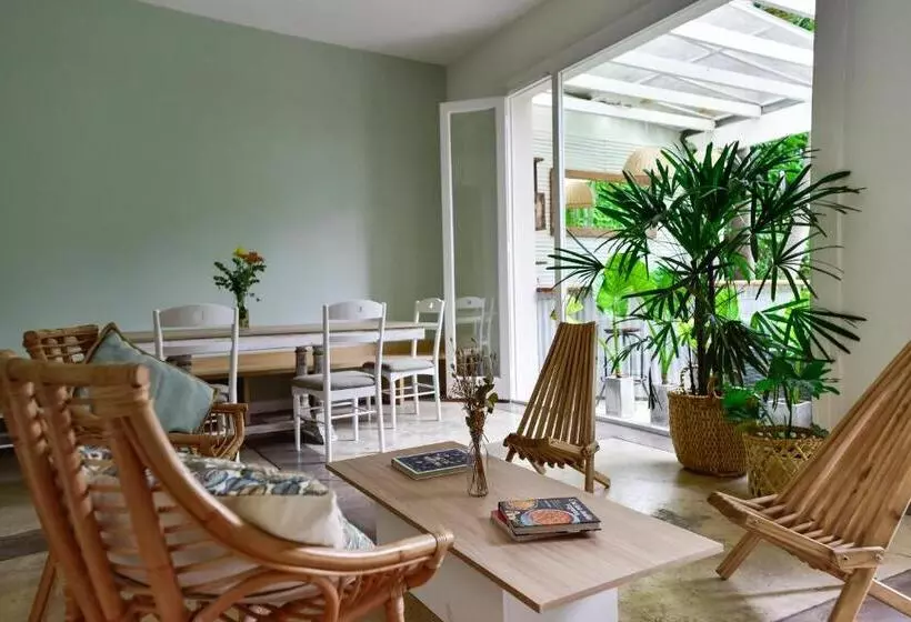 مسافرخانه Casa Caravan   Plant Based Concept House