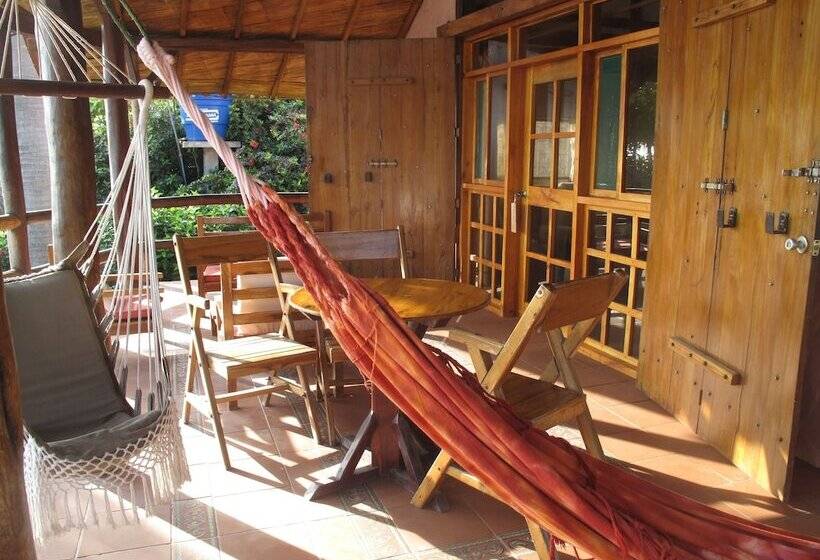 فندق La Barquita Beach Hostel