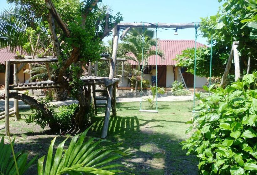 فندق La Barquita Beach Hostel