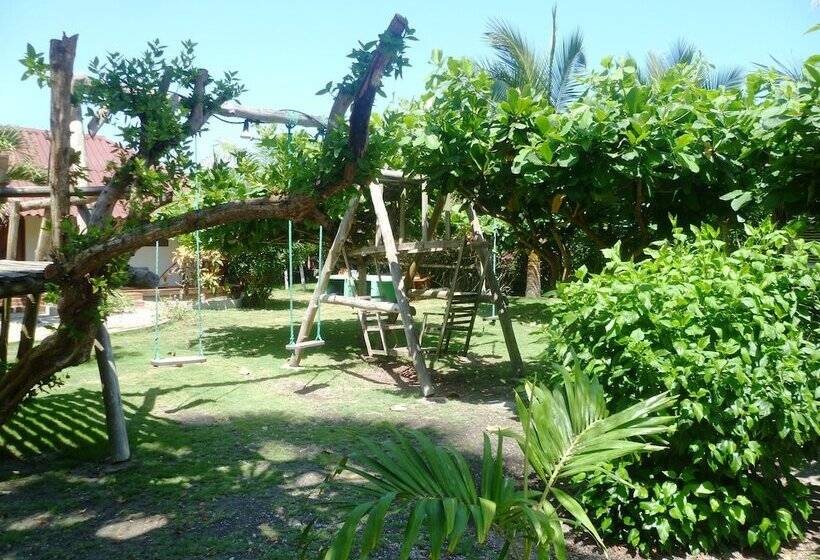 فندق La Barquita Beach Hostel