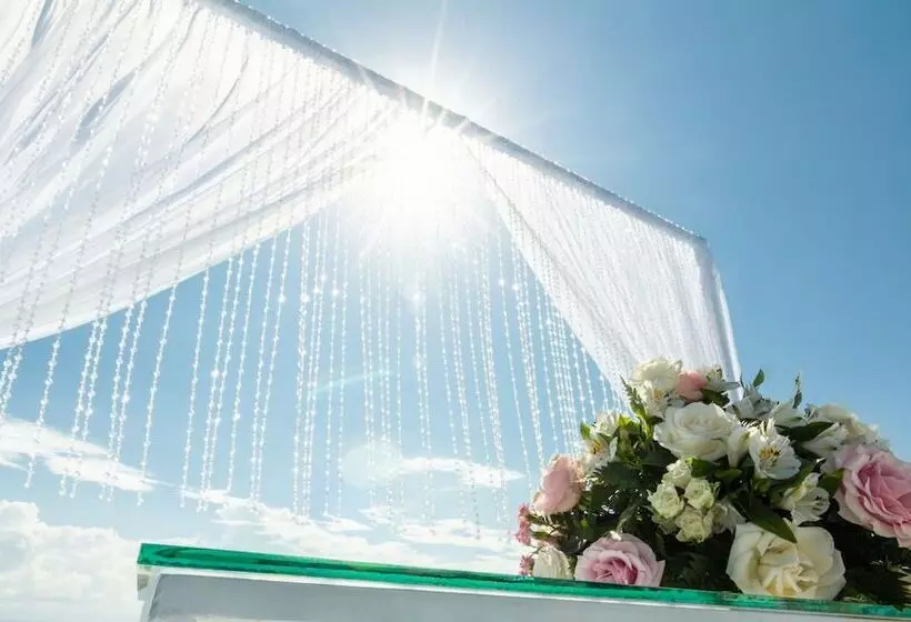 The Fives Downtown Hotel & Residences, Curio Collection by Hilton