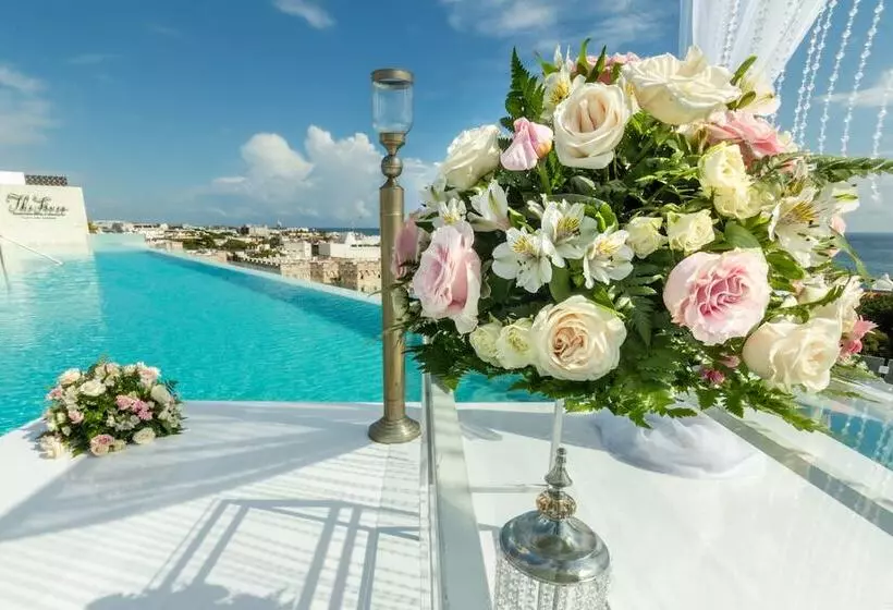 The Fives Downtown Hotel & Residences, Curio Collection by Hilton