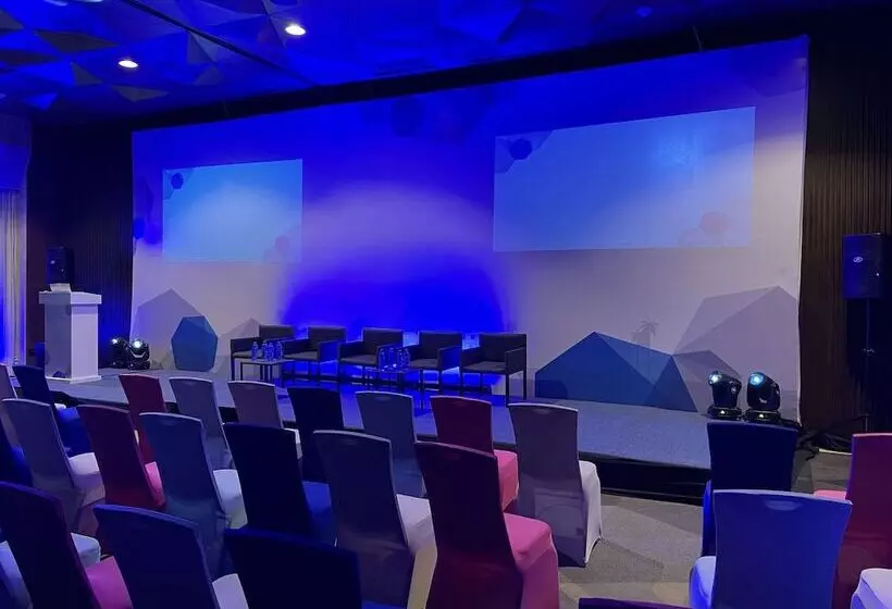 The Fives Downtown Hotel & Residences, Curio Collection by Hilton