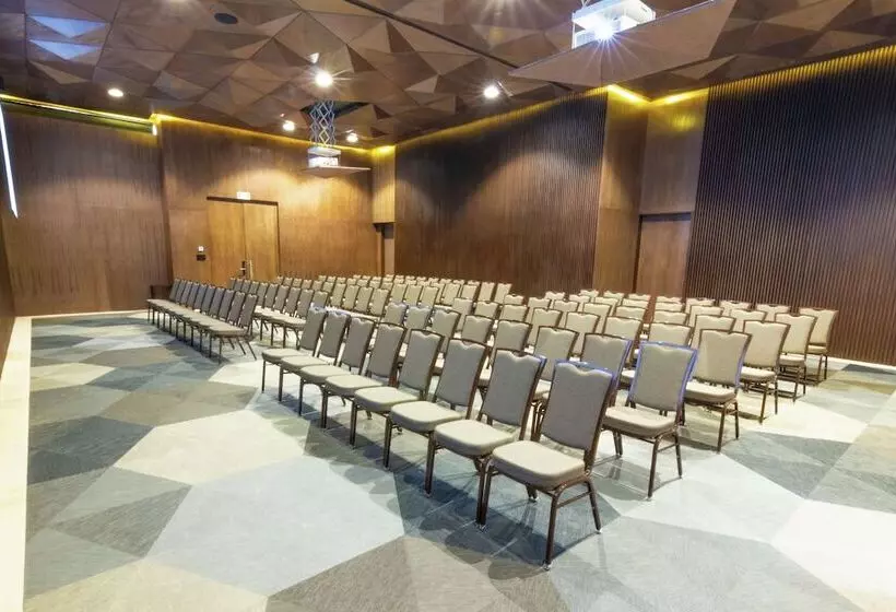 The Fives Downtown Hotel & Residences, Curio Collection by Hilton