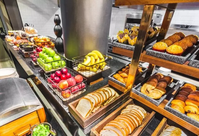 The Fives Downtown Hotel & Residences, Curio Collection by Hilton