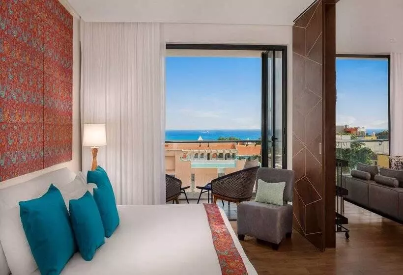 The Fives Downtown Hotel & Residences, Curio Collection by Hilton