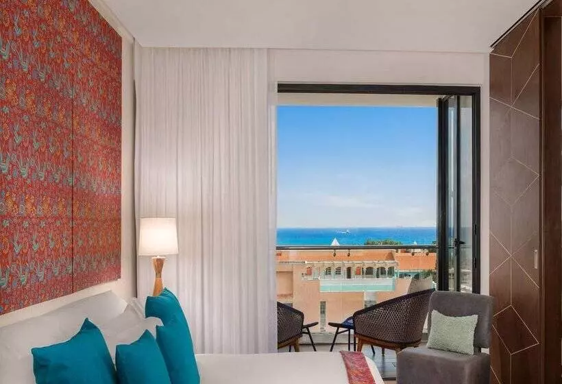 The Fives Downtown Hotel & Residences, Curio Collection by Hilton