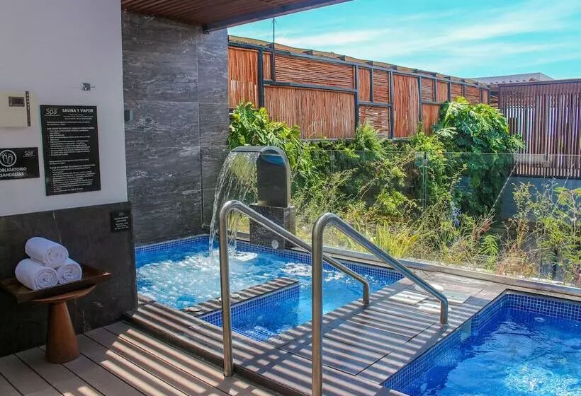 The Fives Downtown Hotel & Residences, Curio Collection by Hilton