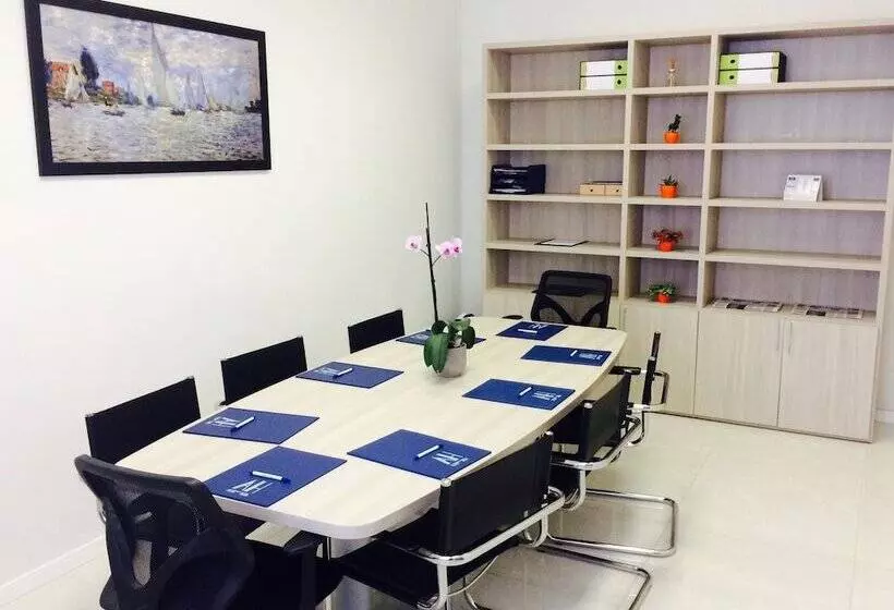 هتل Academy
