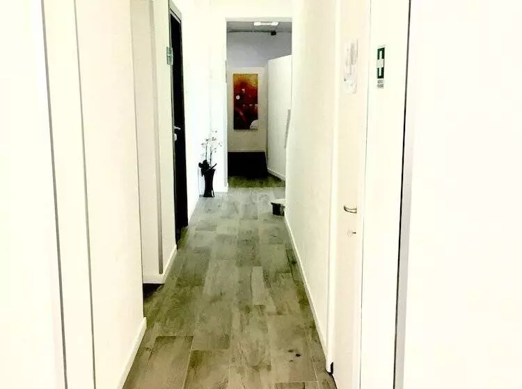 هتل Academy