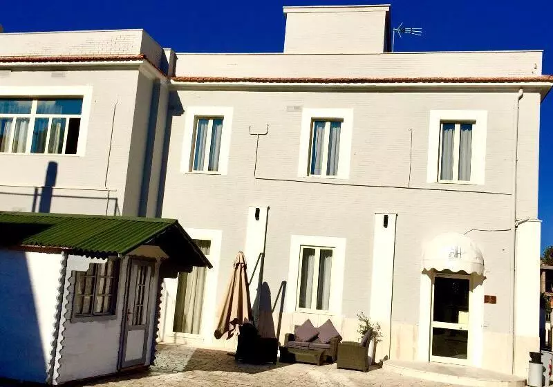 هتل Academy