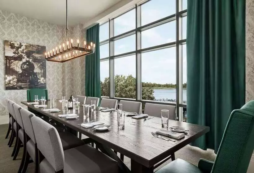 ホテル Embassy Suites By Hilton Wilmington Riverfront