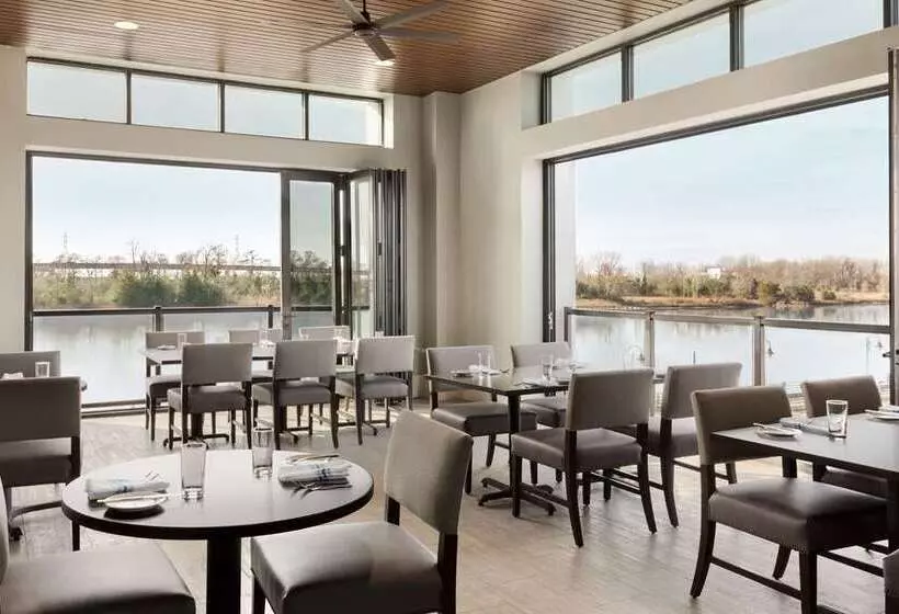 ホテル Embassy Suites By Hilton Wilmington Riverfront