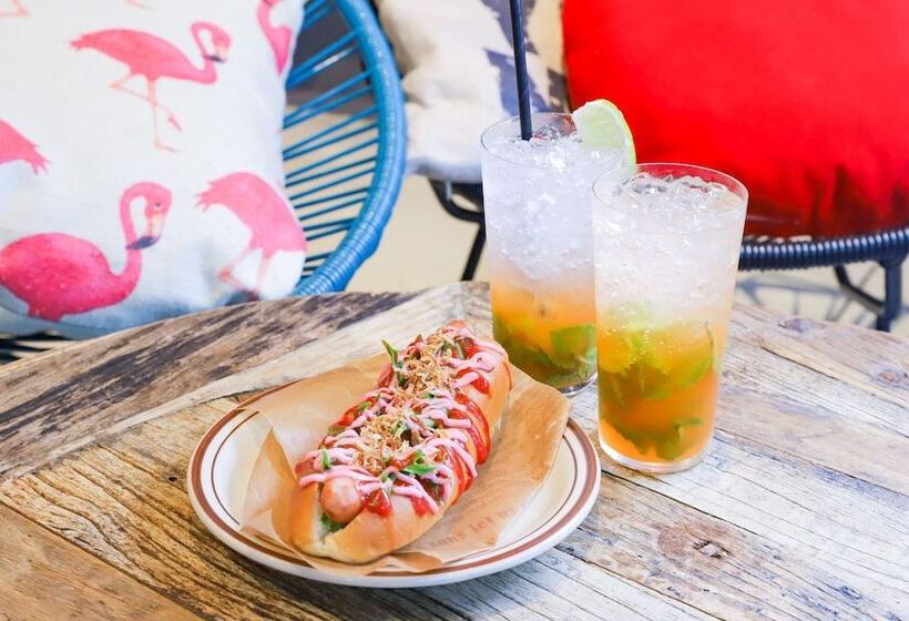 호텔 Moxy Osaka Honmachi By Marriott