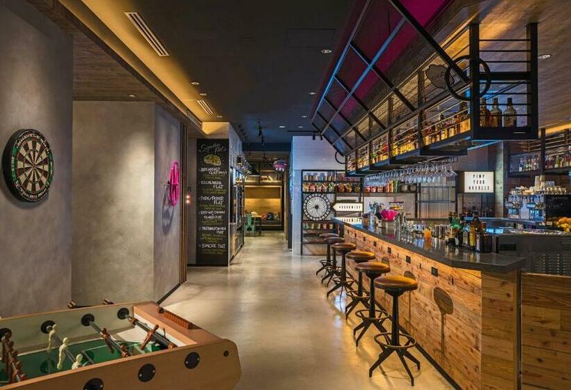 호텔 Moxy Osaka Honmachi By Marriott