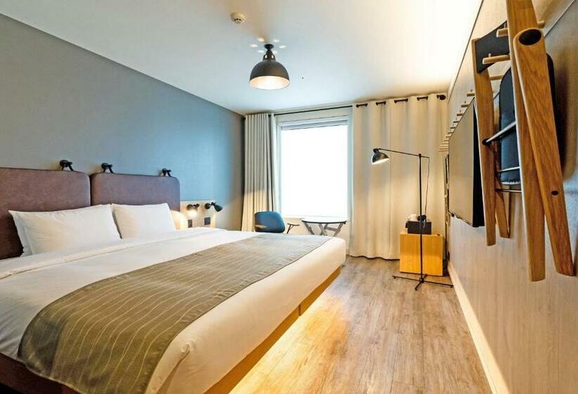 호텔 Moxy Osaka Honmachi By Marriott