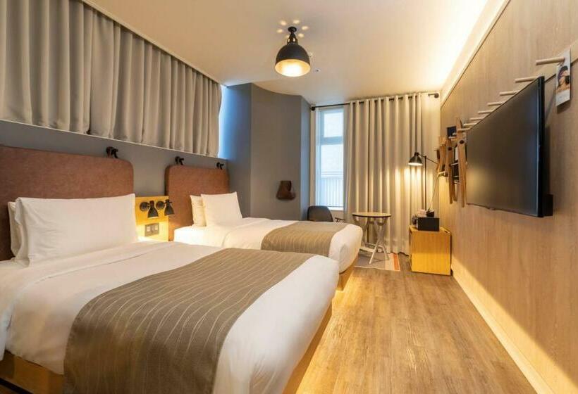 호텔 Moxy Osaka Honmachi By Marriott