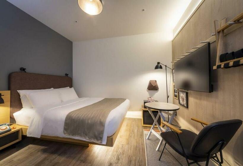 호텔 Moxy Osaka Honmachi By Marriott