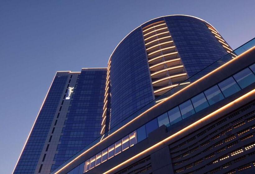 Radisson Blu Hotel, Dubai Waterfront