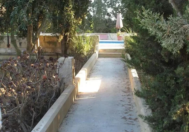 Ta' Bertu Host Family Bed & Breakfast