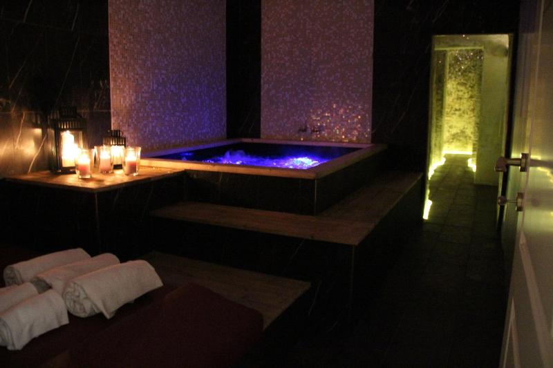 تختخواب و صبحانه Ingrami Suites And Spa