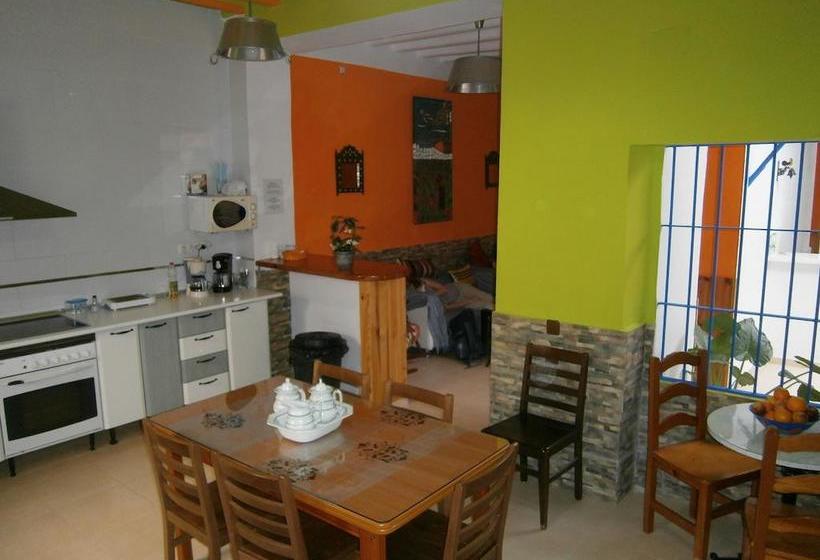 De Cadiz Cadi Hostel