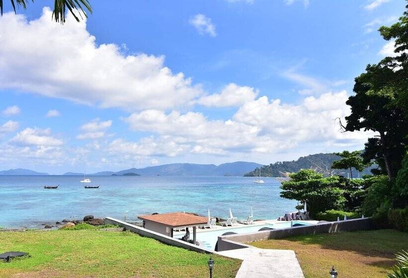 Hotel Asara Private Beach Resort