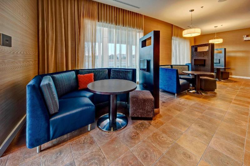 فندق Courtyard By Marriott Westbury Long Island