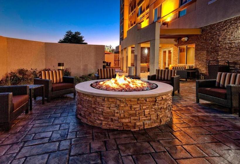 فندق Courtyard By Marriott Westbury Long Island