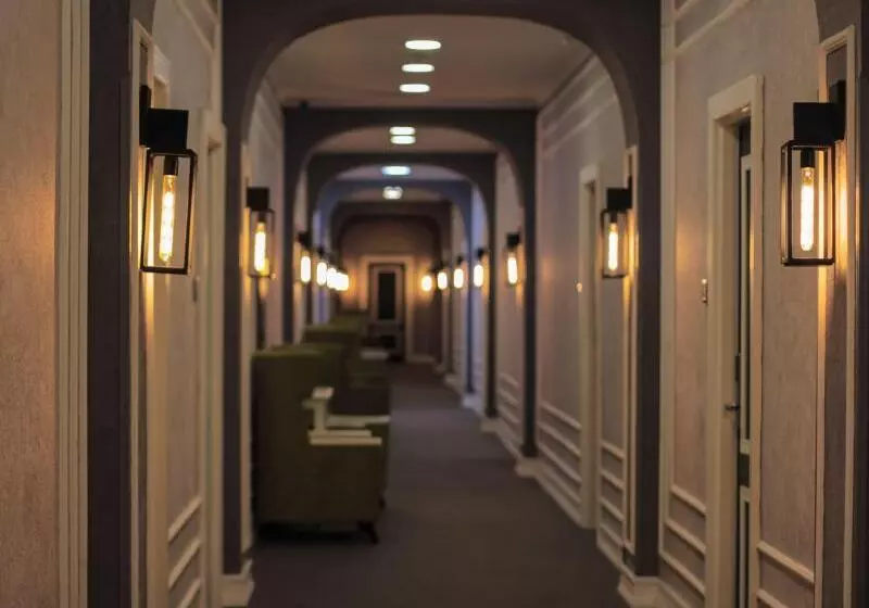 Dondar Hotel Formula 1 View