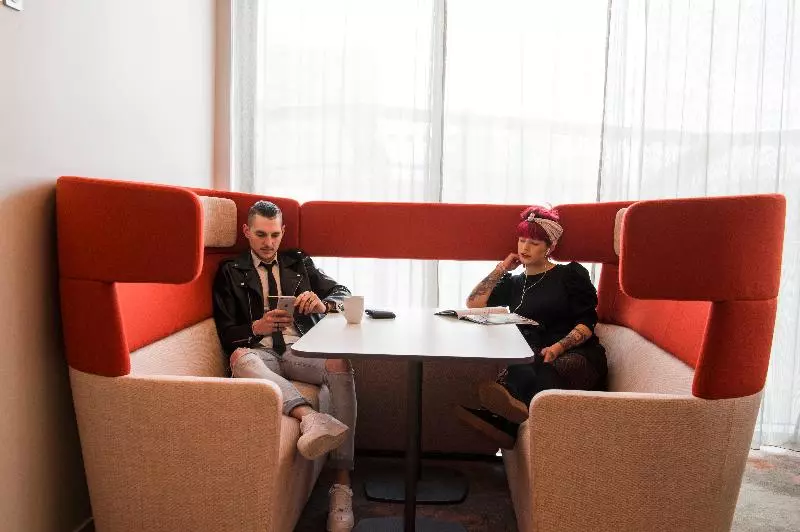 هتل Holiday Inn Express   Paris   Cdg Airport, An Ihg