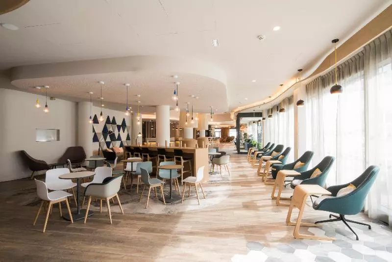 هتل Holiday Inn Express   Paris   Cdg Airport, An Ihg