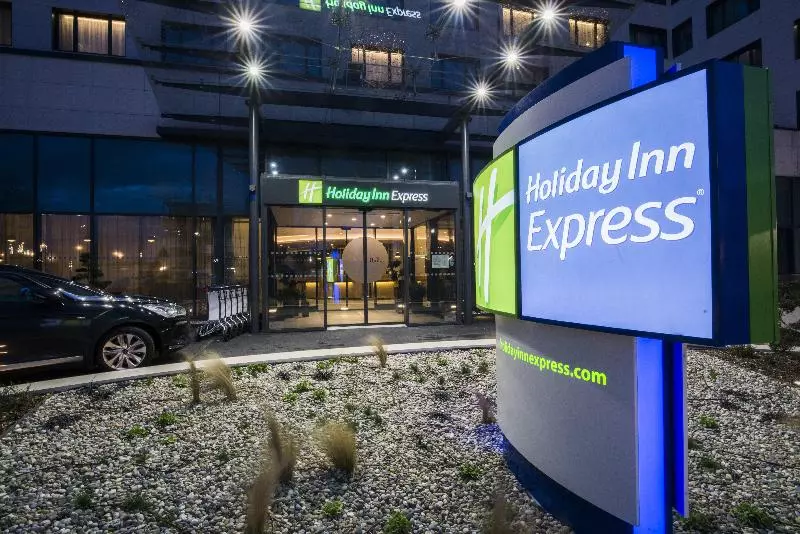 هتل Holiday Inn Express   Paris   Cdg Airport, An Ihg