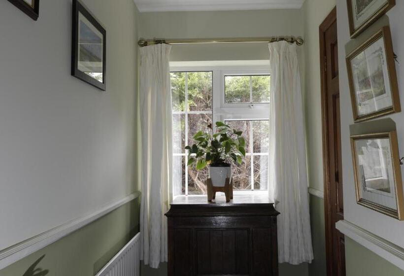 فندق Lurgan House