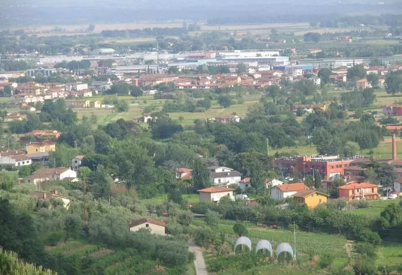 Hotelli Tarabaralla