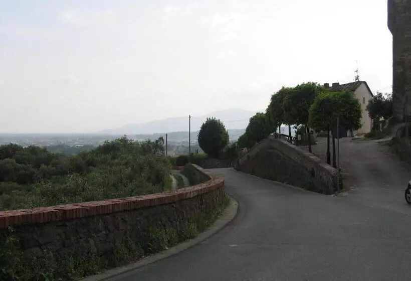 Hotelli Tarabaralla