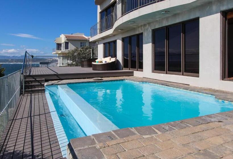 Whale Huys Luxury Oceanfront Eco Villa