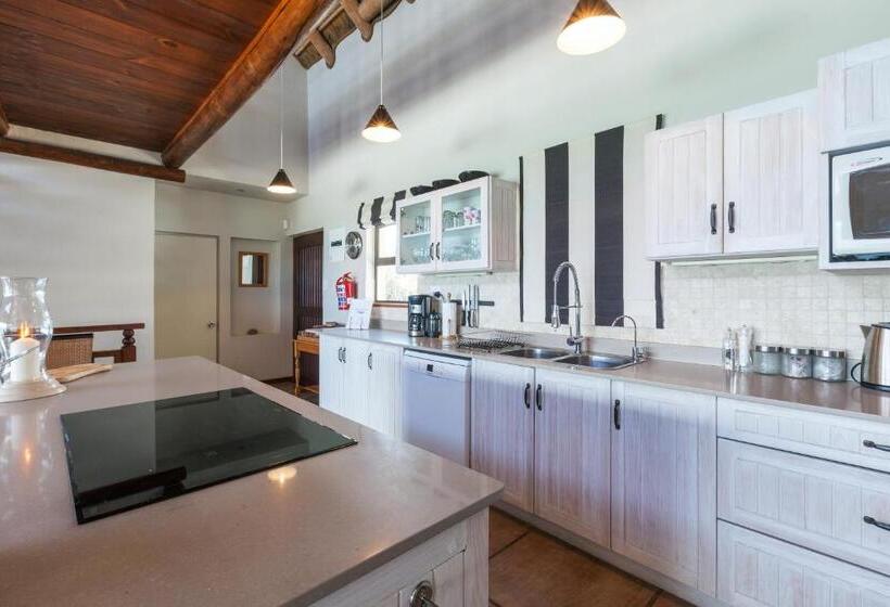 Whale Huys Luxury Oceanfront Eco Villa