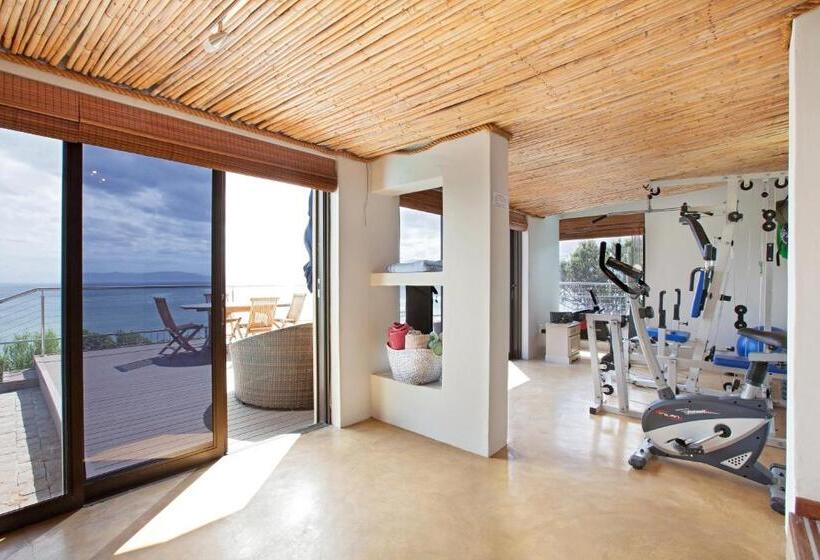 Whale Huys Luxury Oceanfront Eco Villa