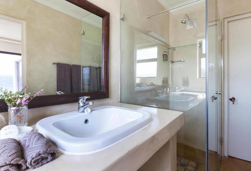 Whale Huys Luxury Oceanfront Eco Villa