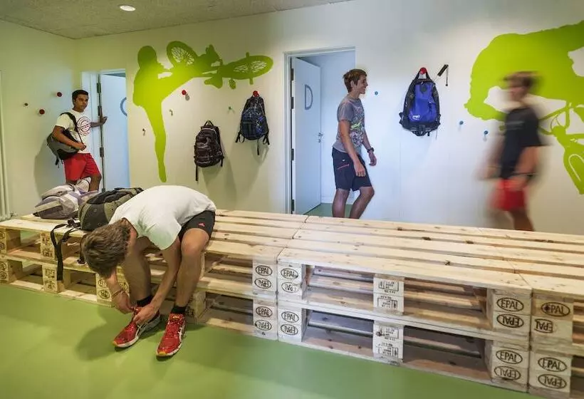 Youth Hostel Non Stop Inn By Irrisarri Land