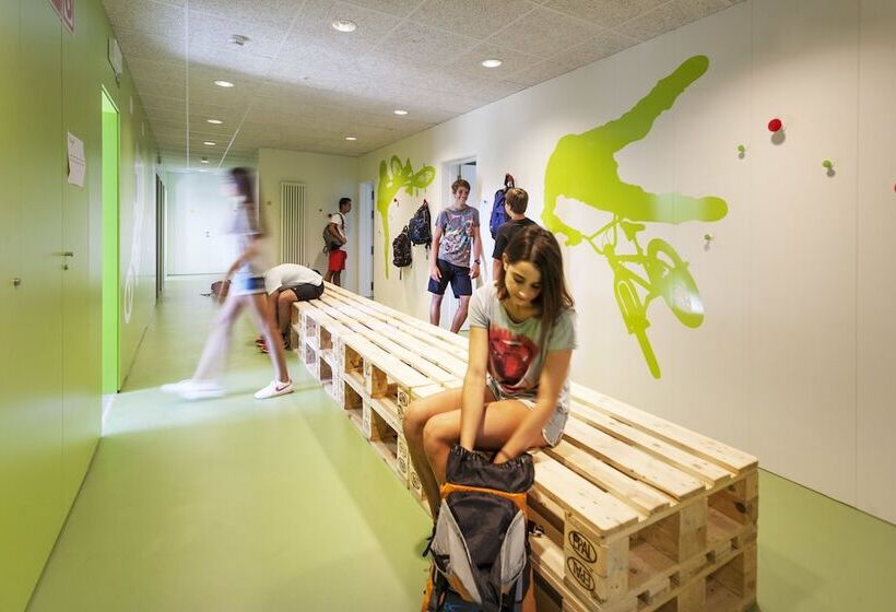 Youth Hostel Non Stop Inn By Irrisarri Land