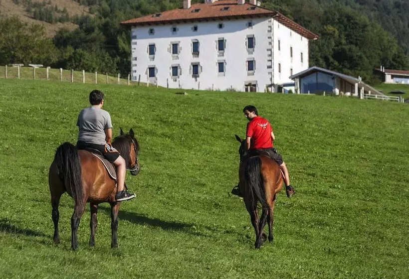 Youth Hostel Non Stop Inn By Irrisarri Land