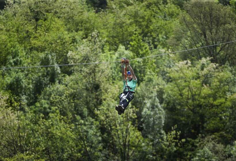 Youth Hostel Non Stop Inn By Irrisarri Land