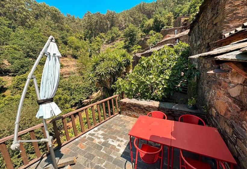 Общежитие Cerdeira Home For Creativity