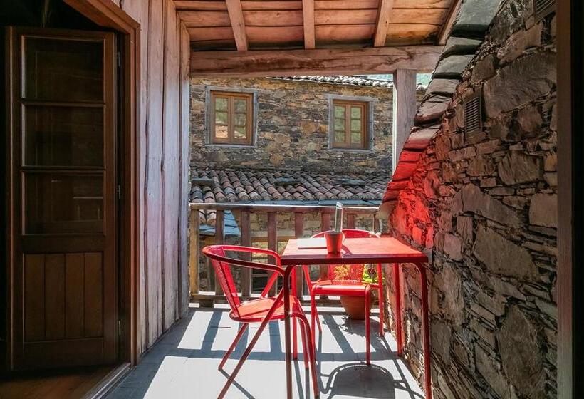 Общежитие Cerdeira Home For Creativity