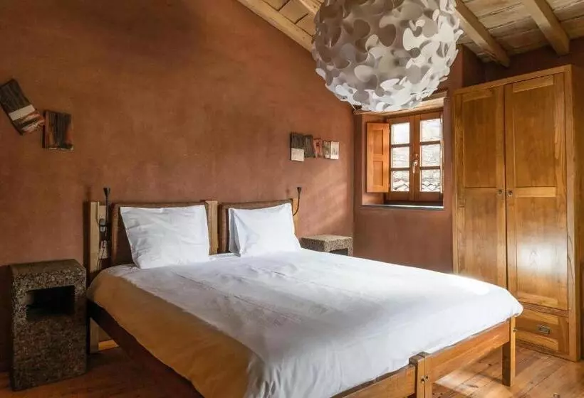 Retkeilymaja Cerdeira  Home For Creativity