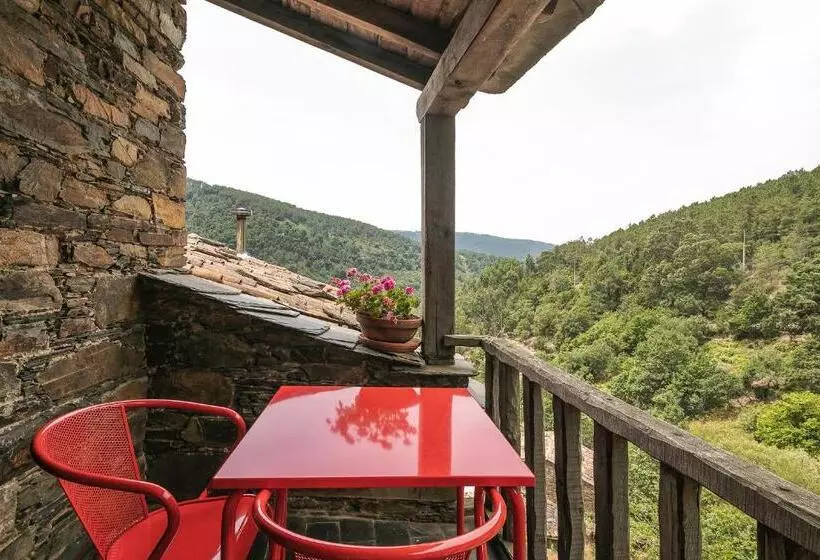 Retkeilymaja Cerdeira  Home For Creativity